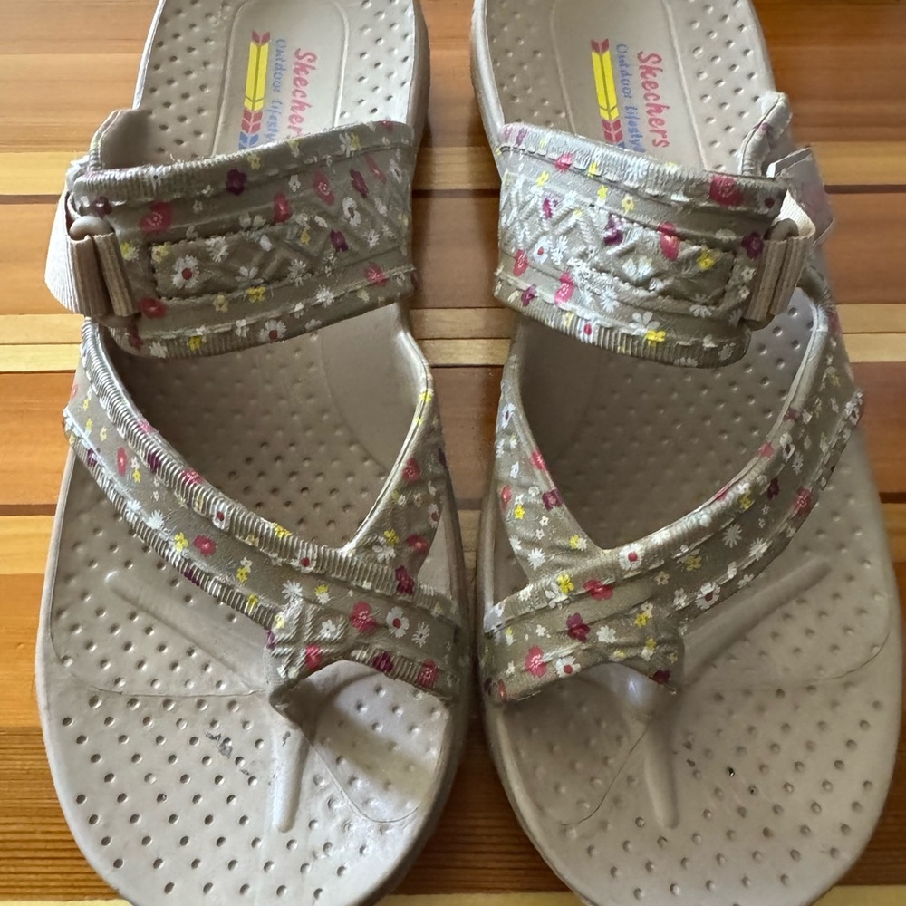 Skechers Foamies Outdoor Lifestyle Tan Sandals with Floral Design Size 9